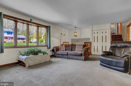 5805 Hillsborough Ct, Harrisburg PA  17111-4736 exterior