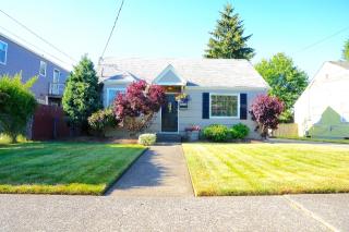 4406 11th St, Tacoma, WA 98406-3608