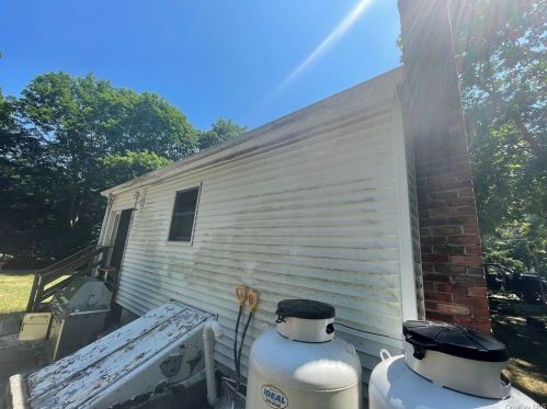 819 Canal Rd, Mount Sinai, NY 11766-3312