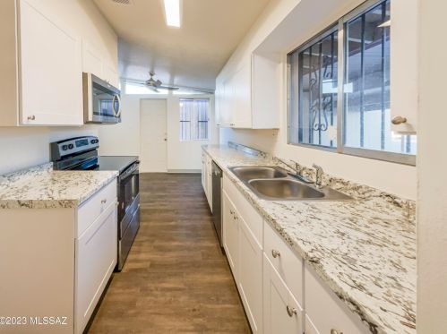 6802 New Hampshire Dr, Tucson, AZ 85710-4718