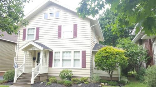 208 Park St, Canandaigua, NY 14424-1210