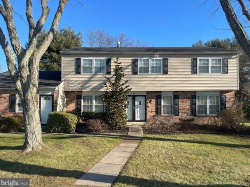 43 Springwood Dr, Southampton, PA 18966-3054