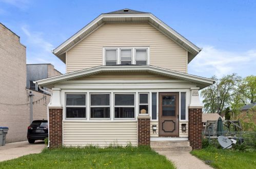 2804 Kinnickinnic Ave, Milwaukee, WI 53207-2252