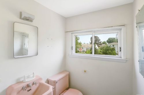 19 Sprucewood Rd, Babylon NY  11704-7812 exterior