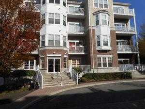 201 30th St, Bayonne, NJ 07002-1876