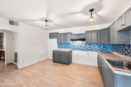 302 Oregon St, Tucson AZ  85706-3250 exterior