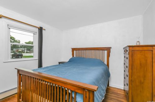 495 Delaware Ave, North Lindenhurst NY  11757-3410 exterior