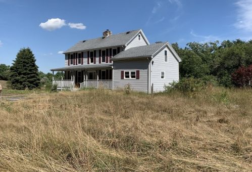 32 Bailey Rd, Oxford, MA 01540-1202