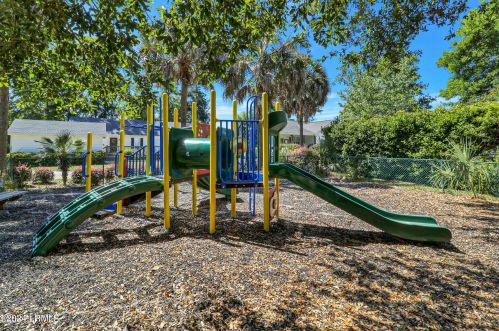 21 Bradford Ct, Beaufort SC  29902-3307 exterior