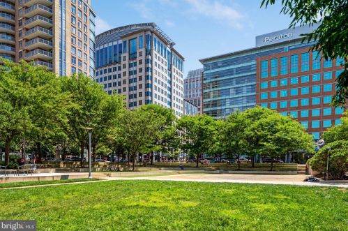 12146 Chancery Sta Cir, Herndon VA 20190-5801 exterior