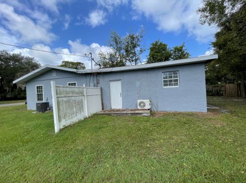 415 Robbins Ave, Titusville, FL 32796-7631