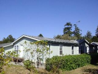 1013 Harlem St, Bandon, OR 97411-9124