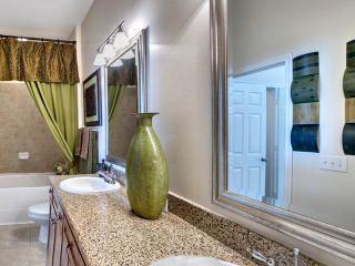 3833 Cummins St, Houston TX  77027-5871 exterior