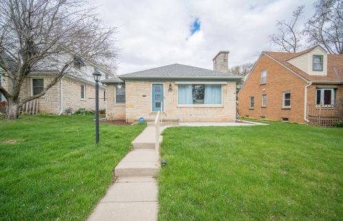 4524 Anthony Dr, Milwaukee, WI 53219-4832