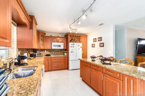 1315 76th St, Hialeah FL  33014-3424 exterior