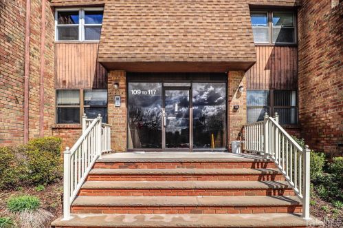 110 Sharon Garden Ct, Woodbridge, NJ 07095-4308