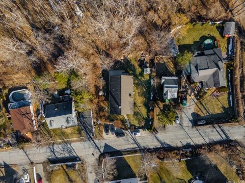 65 Lake Shore Dr, Mahopac, NY 10541-1313