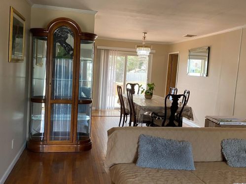 672 Larkfield Rd, Elwood NY  11731-5914 exterior