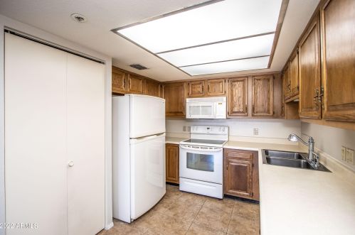 7850 Camelback Rd, Scottsdale, AZ 85251-2256