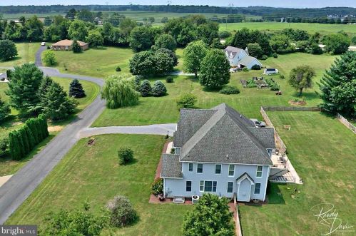 320 Stephen Ct, Charles Town WV  25414-4126 exterior