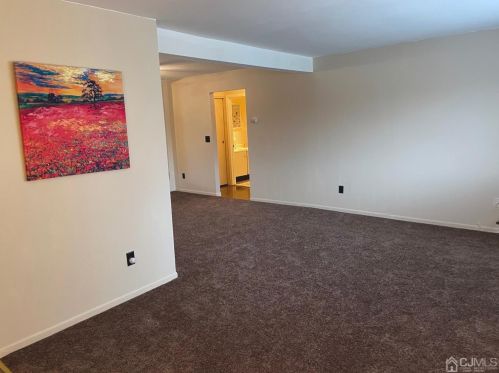 509 Cricket Ln, Woodbridge, NJ 07095-1534