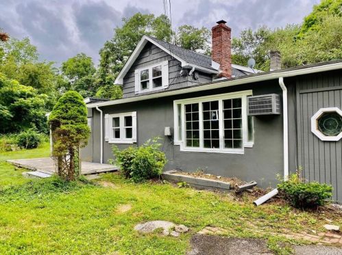 465 Kennicut Hill Rd, Mahopac, NY 10541-4208