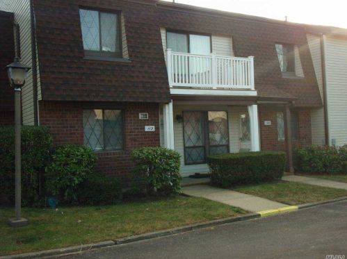 119 Clubhouse Dr, Copiague, NY 11726-3249