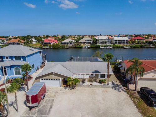 911 Chipaway Dr, Ruskin, FL 33572-2708