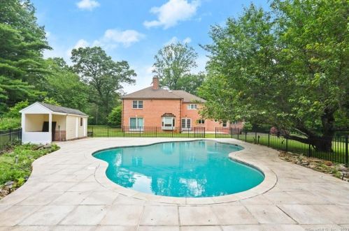 223 Jonathan Dr, Stamford CT  06903-1510 exterior