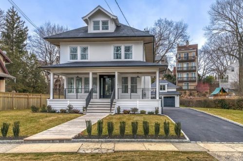 98 Storer Ave, New Rochelle, NY 10803-1738