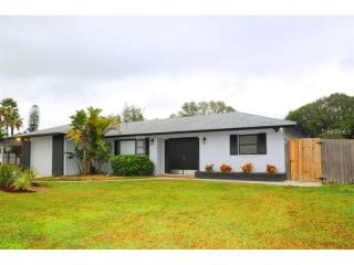 2411 Cambridge Dr, Sarasota, FL 34232-3819