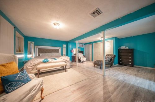 22 Devonshire Dr, Waterford CT  06385-1702 exterior