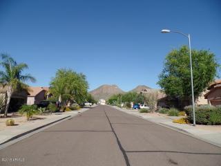 6804 Tether Trl, Peoria, AZ 85383-7027