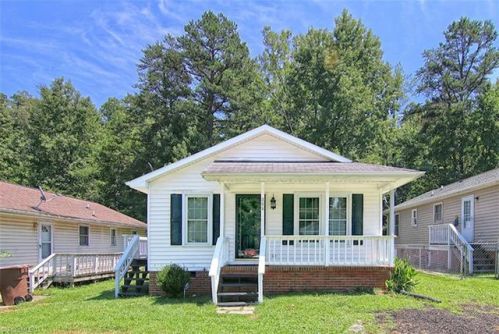 204 Aunt Mary Ave, Greensboro, NC 27405-6428