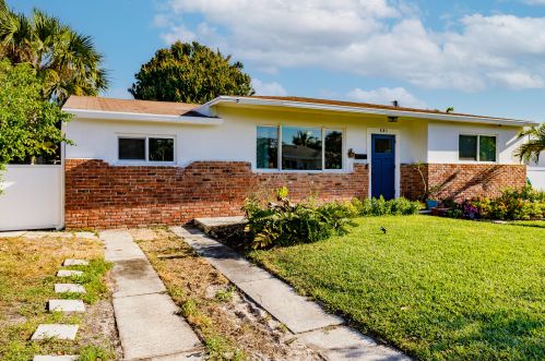 321 Gregory Rd, West Palm Beach, FL 33405-4926