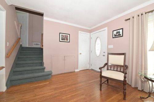 29 Bowden Dr, Huntington Station, NY 11746-4246