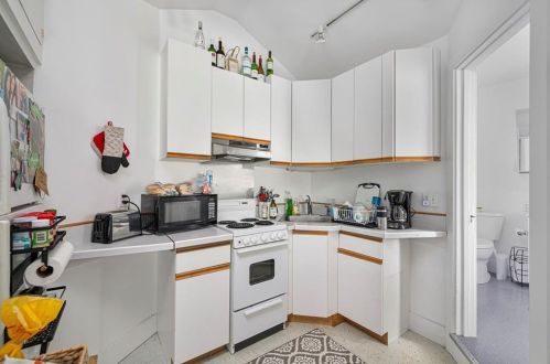 14 Kay St, Middletown RI  02840-7101 exterior