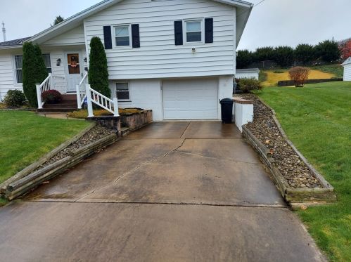 308 Lamberton St, Franklin, PA 16323-2940