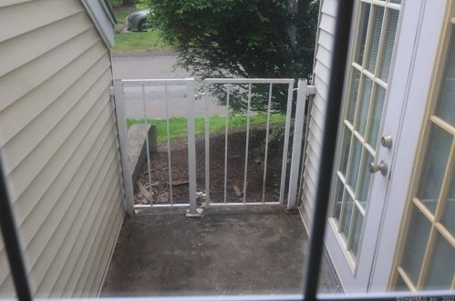 266 Carriage Crossing Ln, Middletown CT 06457-5865 exterior