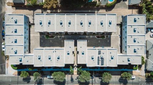 5664 Hazeltine Ave, Van Nuys CA  91423-2832 exterior