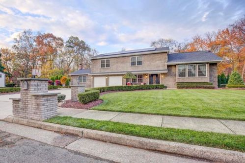 14 Longfellow Ter, Morganville, NJ 07751-1411