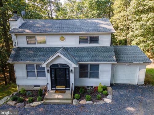2404 Leisure Ln, Stroudsburg, PA 18360-6697