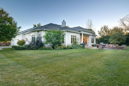1410 Bristlecone Dr, Chenequa WI  53029-8653 exterior