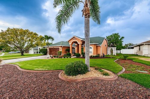 1083 Northridge Dr, Palm Harbor FL  34683-2720 exterior