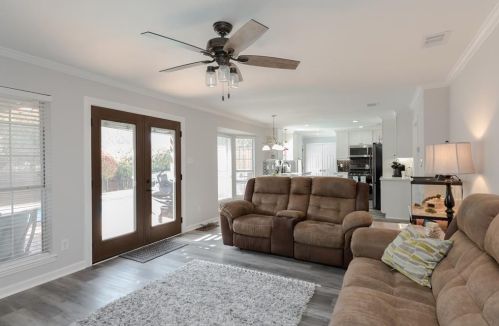1529 Lindby Dr, Lewisville TX  75028-3624 exterior