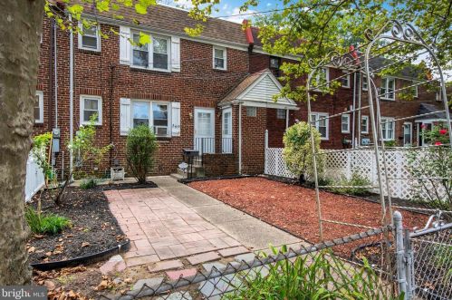 369 Marlton Ave, Camden, NJ 08105-2137