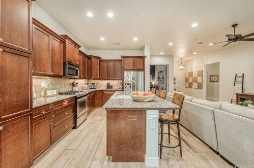 2574 Utah Ave, Fresno CA  93720-3977 exterior