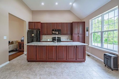 1105 Monarch Ln, Breinigsville PA  18031-9321 exterior