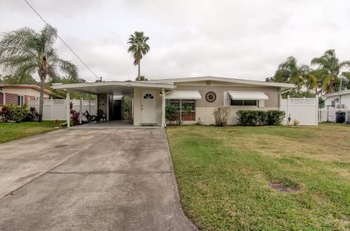 5043 Osprey Ln, New Port Richey, FL 34652-1112