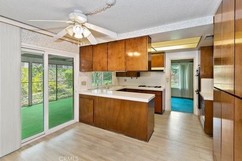 5576 Inner Circle Dr, Riverside CA  92506-3617 exterior